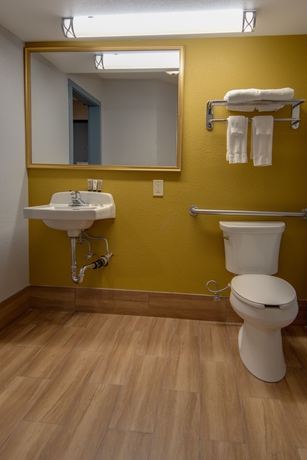 Imagen de la habitación del Hotel Vagabond Inn Executive Hayward. Foto 6