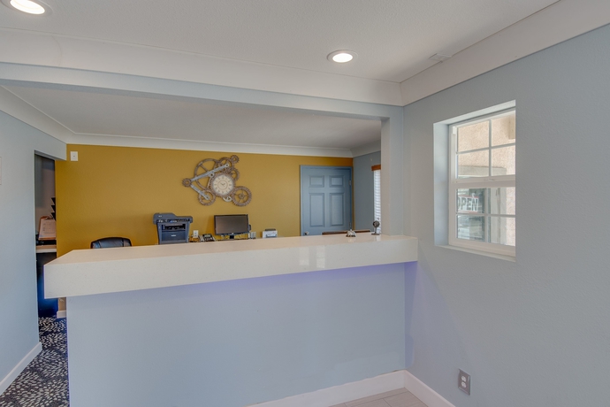 Imagen de los interiores del Hotel Vagabond Inn Executive Hayward. Foto 19