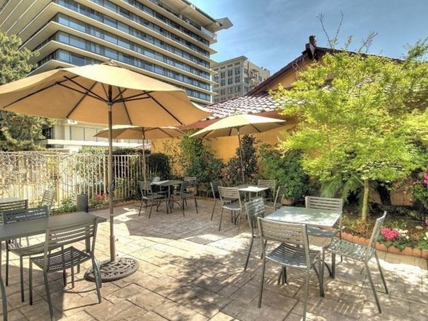 Imagen general del Hotel Vagabond Inn Executive Old Town. Foto 5