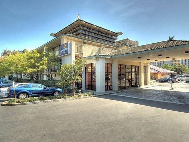 Imagen general del Hotel Vagabond Inn Executive Old Town. Foto 6