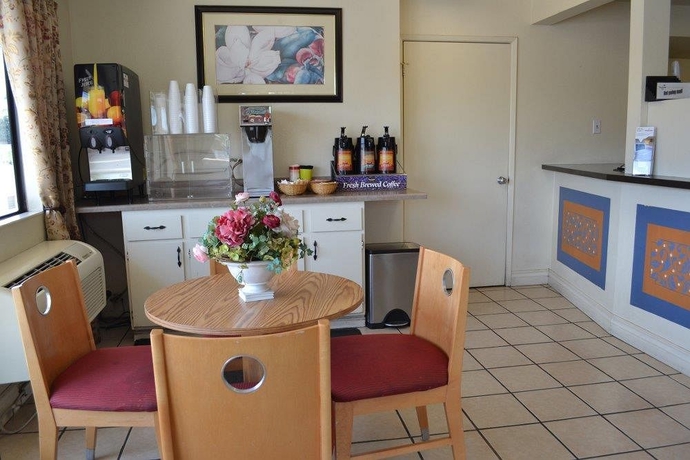 Imagen del bar/restaurante del Hotel Vagabond Inn Fresno. Foto 3