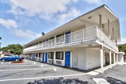 Imagen general del Hotel Vagabond Inn Monterey. Foto 1