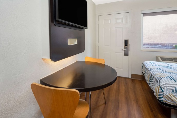 Imagen de la habitación del Hotel Vagabond Inn Santa Barbara, CA. Foto 8