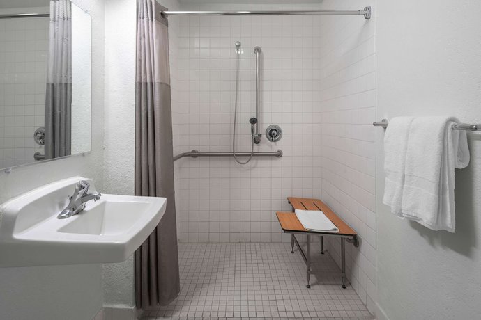 Imagen de la habitación del Hotel Vagabond Inn Santa Barbara, CA. Foto 9