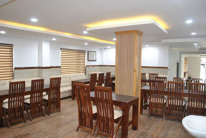 Imagen del bar/restaurante del Hotel Vaishno Devi Heights. Foto 3