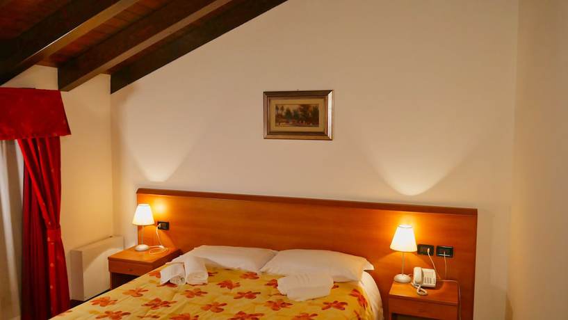 Imagen de la habitación del Hotel Vajont. Foto 3