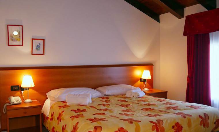 Imagen de la habitación del Hotel Vajont. Foto 14