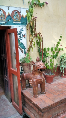 Imagen del bar/restaurante del Hotel Vajra. Foto 6