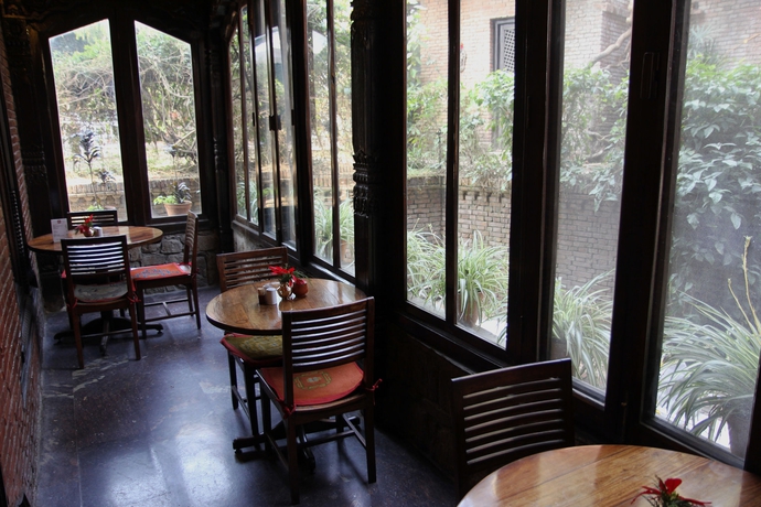 Imagen del bar/restaurante del Hotel Vajra. Foto 8