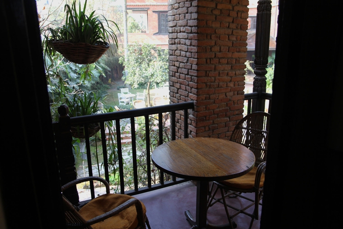 Imagen de los exteriores del Hotel Vajra. Foto 14