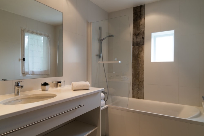 Imagen de la habitación del Hotel Val Baussenc, The Originals Relais (relais Du Silence). Foto 10
