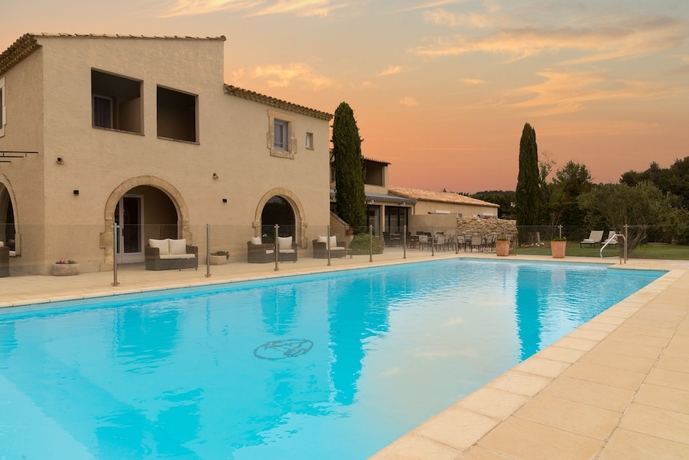 Imagen de la piscina del Hotel Val Baussenc, The Originals Relais (relais Du Silence). Foto 17