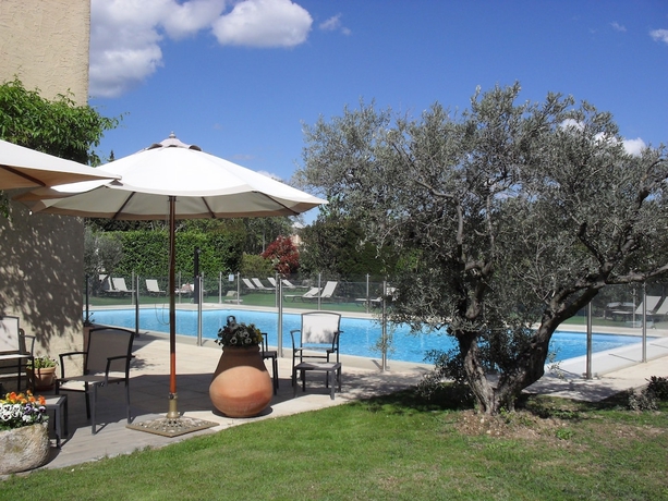 Imagen de la piscina del Hotel Val Baussenc, The Originals Relais (relais Du Silence). Foto 18