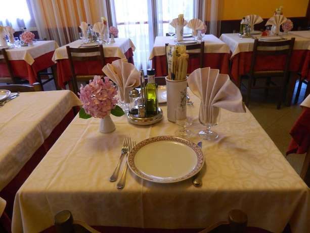 Imagen del bar/restaurante del Hotel Val Carlina. Foto 2