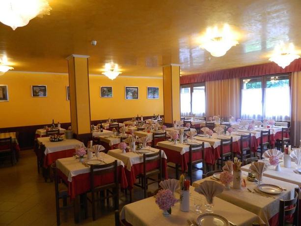 Imagen del bar/restaurante del Hotel Val Carlina. Foto 3