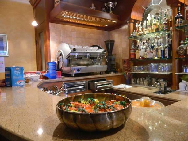 Imagen del bar/restaurante del Hotel Val Carlina. Foto 6