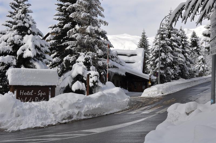 Imagen de los exteriores del Hotel Val De Ruda. Foto 5