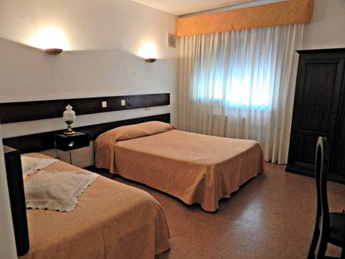 Imagen de la habitación del Hotel Val Flores. Foto 5