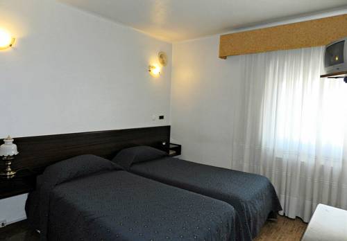 Imagen de la habitación del Hotel Val Flores. Foto 8