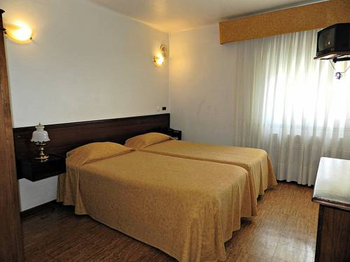 Imagen de la habitación del Hotel Val Flores. Foto 11