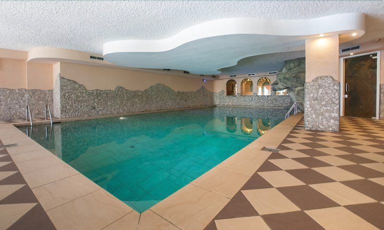 Imagen de la piscina del Hotel Val di Sole. Foto 19