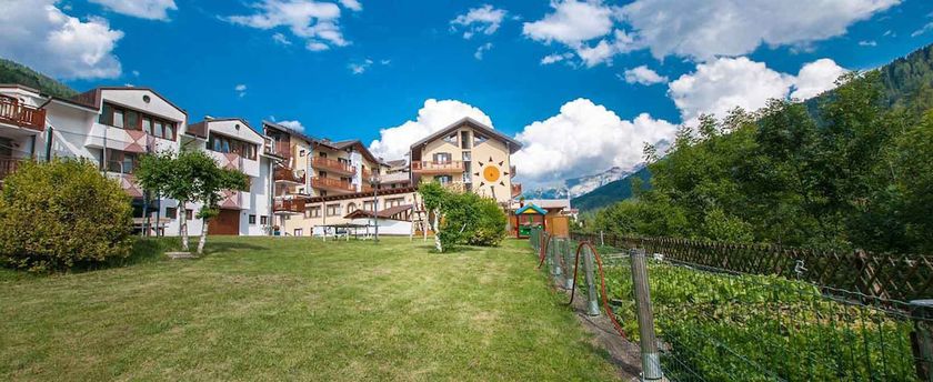 Imagen de los exteriores del Hotel Val di Sole. Foto 12