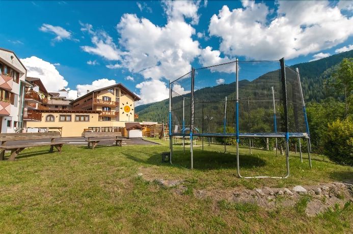 Imagen de los exteriores del Hotel Val di Sole. Foto 13