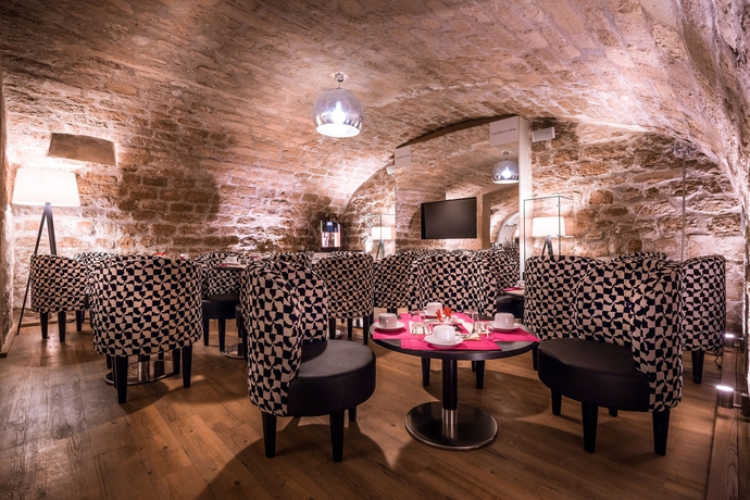 Imagen del bar/restaurante del Hotel Valadon Colors. Foto 2