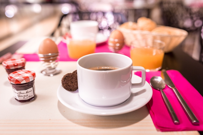 Imagen del bar/restaurante del Hotel Valadon Colors. Foto 3