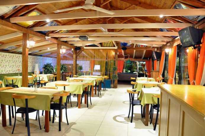 Imagen del bar/restaurante del Hotel Valais. Foto 2