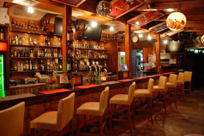 Imagen del bar/restaurante del Hotel Valais. Foto 3