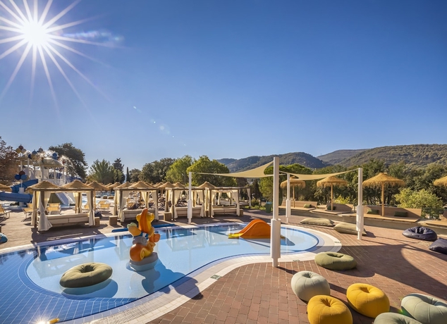 Imagen de la piscina del Hotel Valamar Amicor Resort. Foto 14