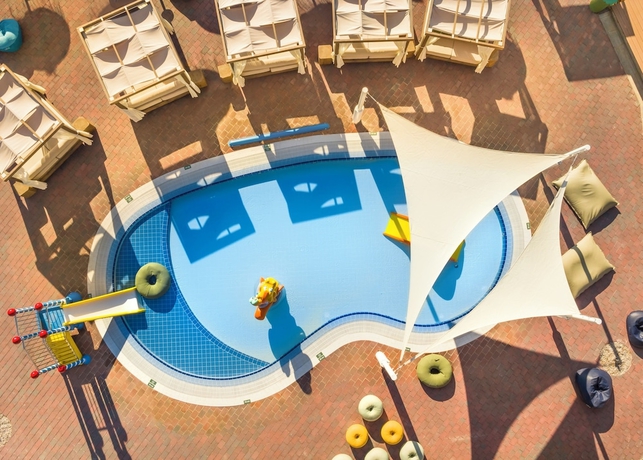 Imagen de la piscina del Hotel Valamar Amicor Resort. Foto 16