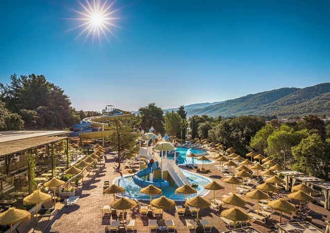 Imagen de la piscina del Hotel Valamar Amicor Resort. Foto 17