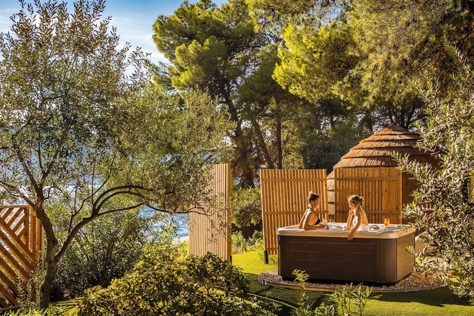 Imagen de la piscina del Hotel Valamar Amicor Resort. Foto 19