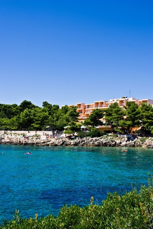 Imagen de los exteriores del Hotel Valamar Carolina and Villas. Foto 9