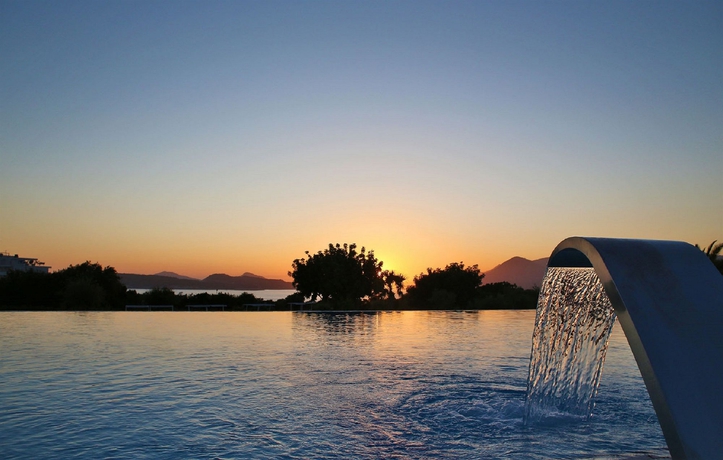 Imagen de la piscina del Hotel Valamar Lacroma Dubrovnik. Foto 12