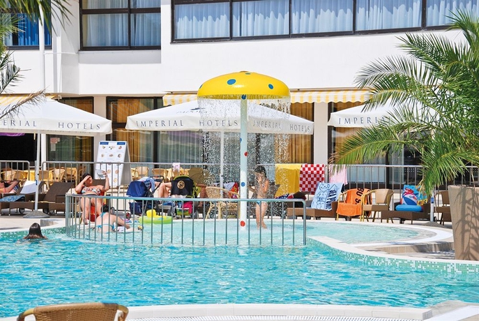 Imagen de la piscina del Hotel Valamar Padova. Foto 12