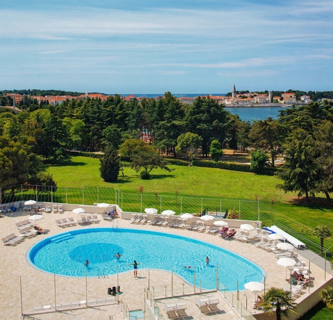 Imagen de la piscina del Hotel Valamar Parentino. Foto 11