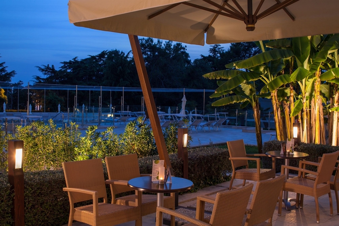 Imagen del bar/restaurante del Hotel Valamar Parentino. Foto 2