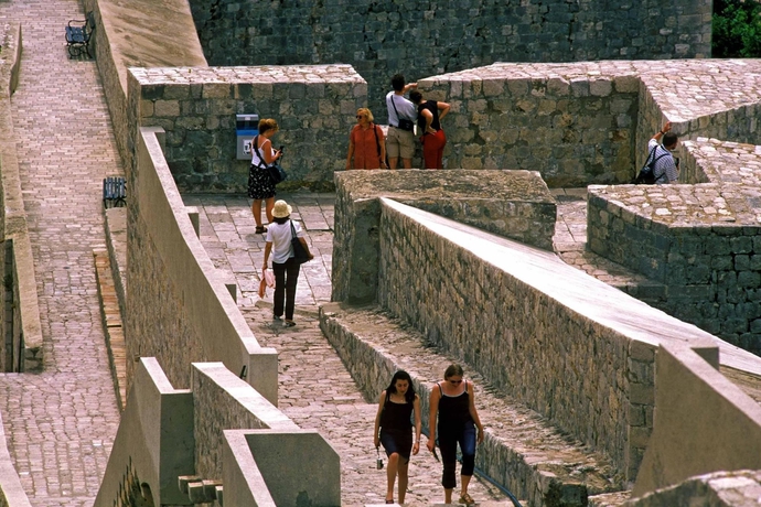 Imagen de los exteriores del Hotel Valamar Tirena. Foto 11