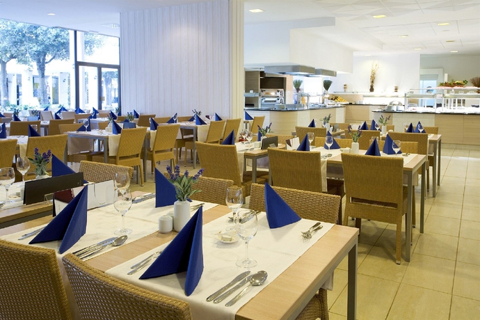 Imagen del bar/restaurante del Hotel Valamar Tirena. Foto 2