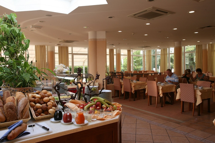 Imagen del bar/restaurante del Hotel Valamar Villa Adria. Foto 3