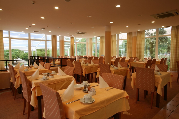 Imagen del bar/restaurante del Hotel Valamar Villa Adria. Foto 4