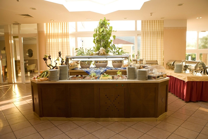 Imagen del bar/restaurante del Hotel Valamar Villa Adria. Foto 6