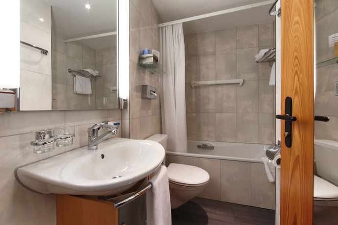 Imagen de la habitación del Hotel Valbella Resort. Foto 11