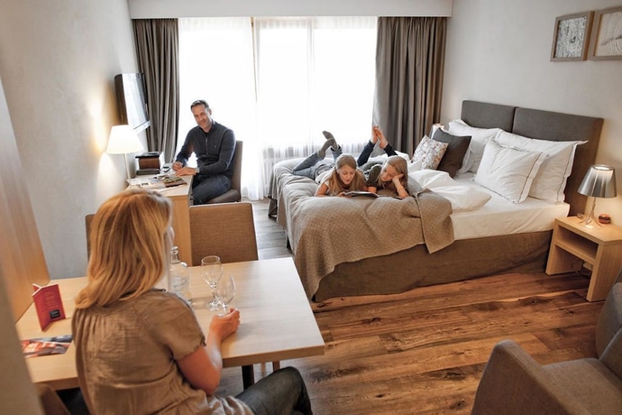 Imagen de la habitación del Hotel Valbella Resort. Foto 16