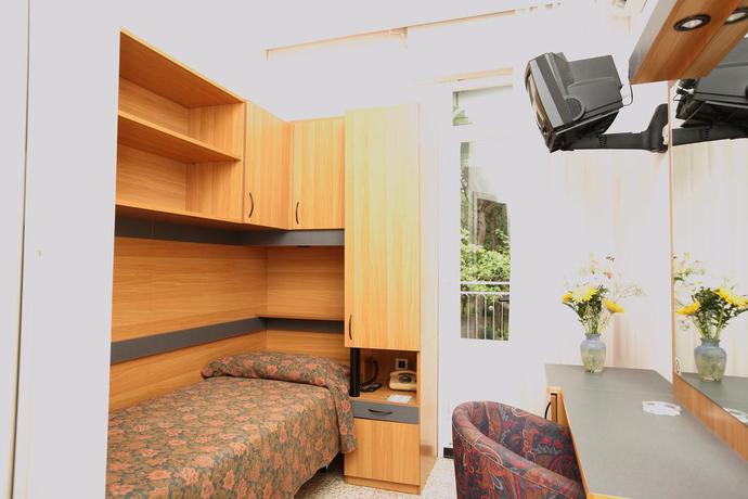 Imagen de la habitación del Hotel Valdor. Foto 4