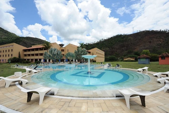 Imagen de la piscina del Hotel Vale Real. Foto 17