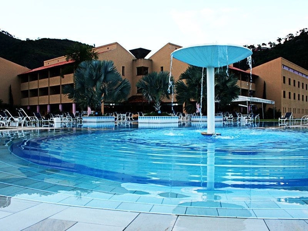 Imagen de la piscina del Hotel Vale Real. Foto 19